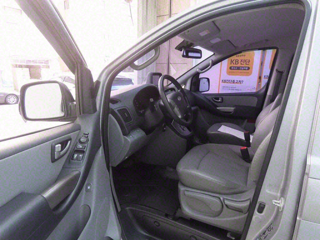 HYUNDAI Starex - Vista 5