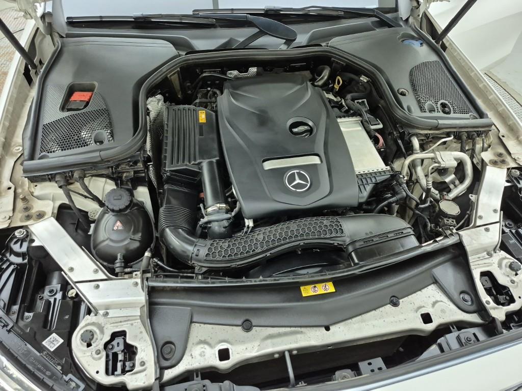 Mercedes Benz E class - Vista 6