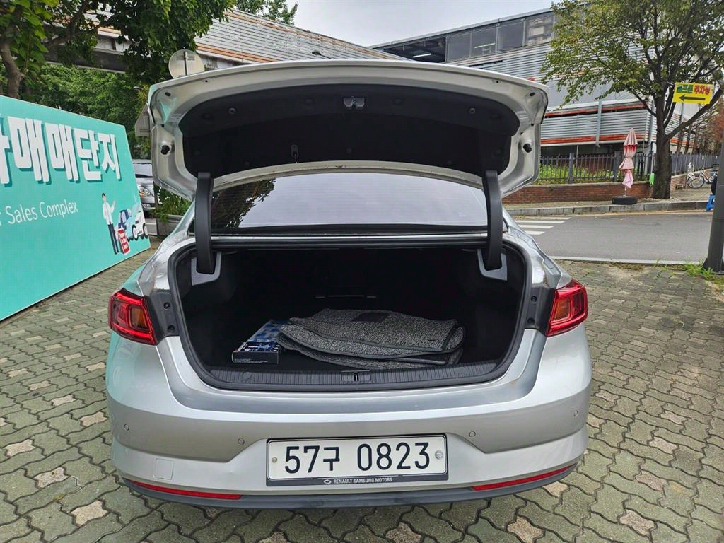 SAMSUNG QM6 - Vista 5