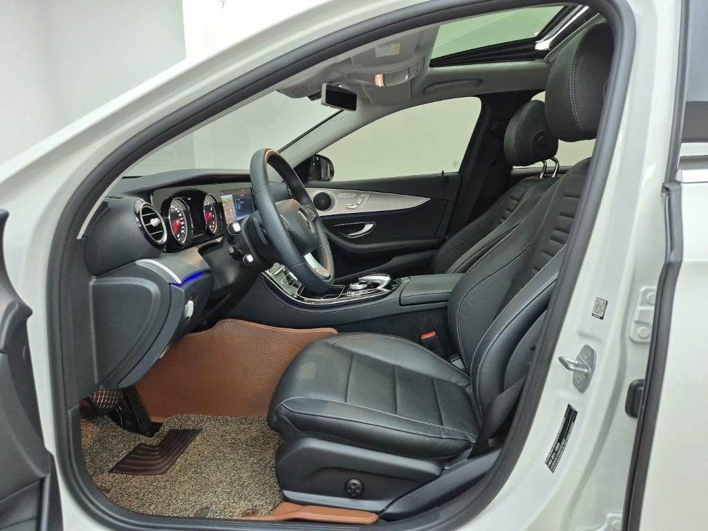 Mercedes Benz E class - Vista 11