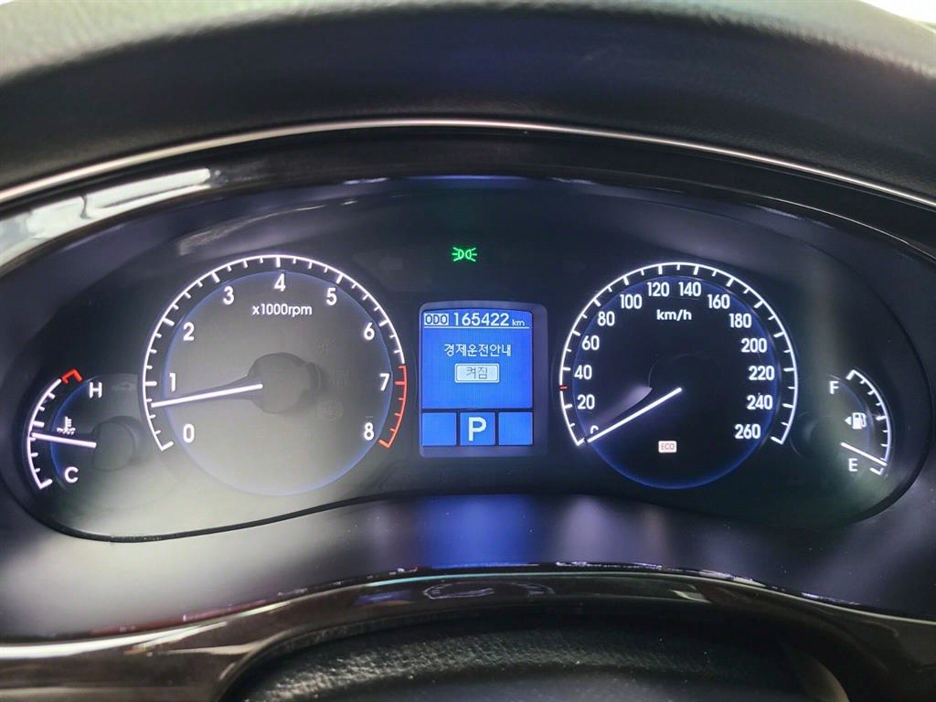 HYUNDAI Genesis - Vista 7