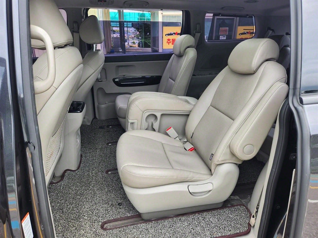 KIA Carnival - Vista 7