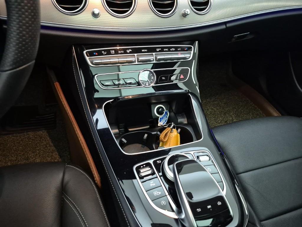 Mercedes Benz E class - Vista 10