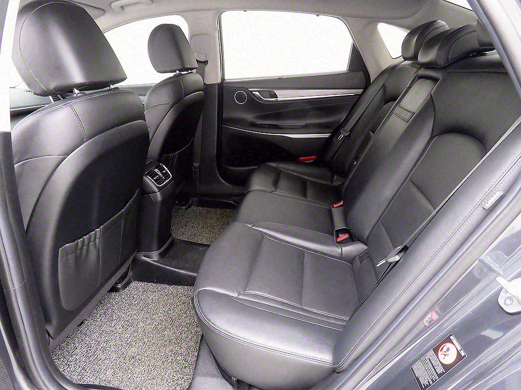 HYUNDAI Grandeur - Vista 7