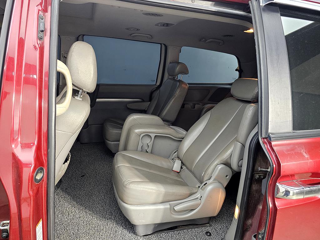KIA Carnival - Vista 8