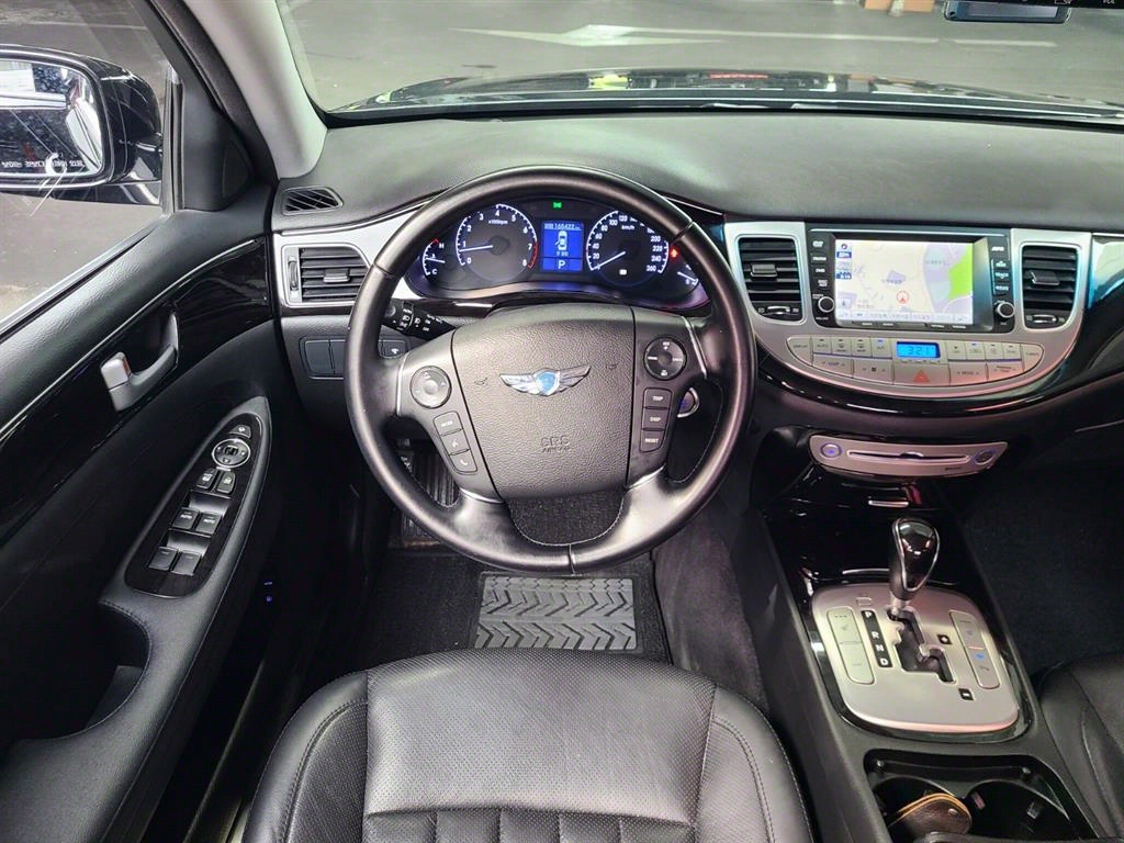 HYUNDAI Genesis - Vista 6