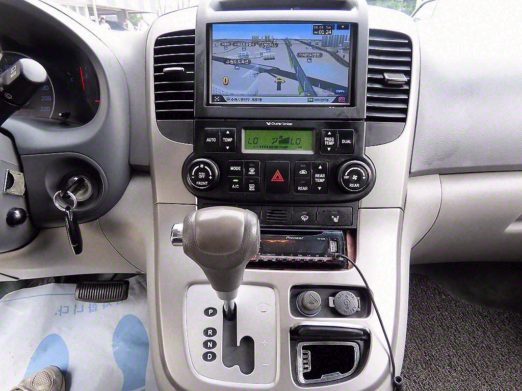 KIA Carnival 2012 Blanco - Importación desde Corea - HF Imports Iquique - Foto 1