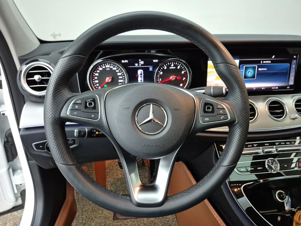 Mercedes Benz E class - Vista 9