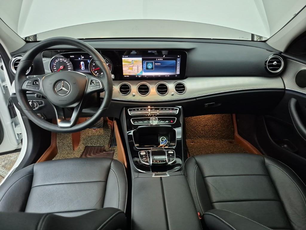 Mercedes Benz E class - Vista 5