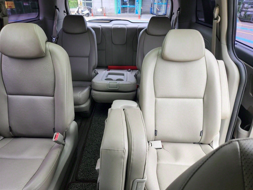 KIA Carnival - Vista 8