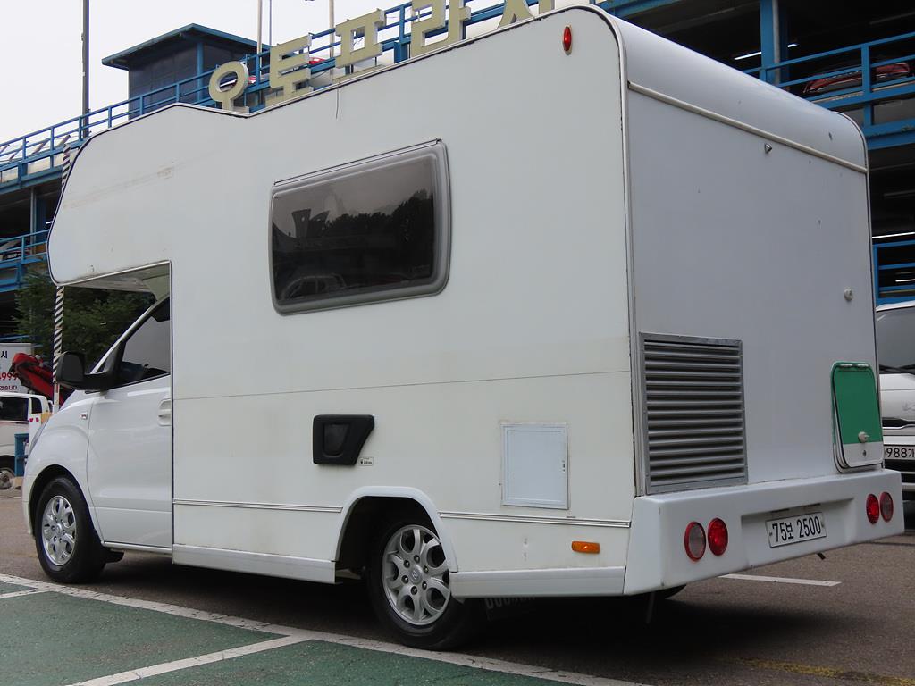 HYUNDAI Starex - Vista 5