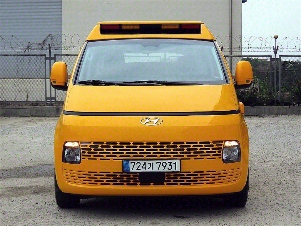 HYUNDAI Staria 2023 Amarillo - Importación desde Corea - HF Imports Iquique - Foto 1