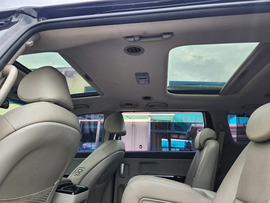 KIA Carnival - Vista 9