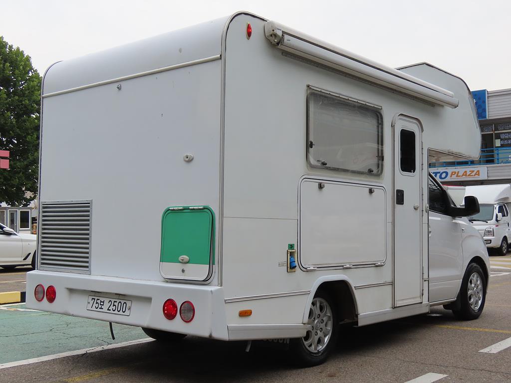 HYUNDAI Starex - Vista 4