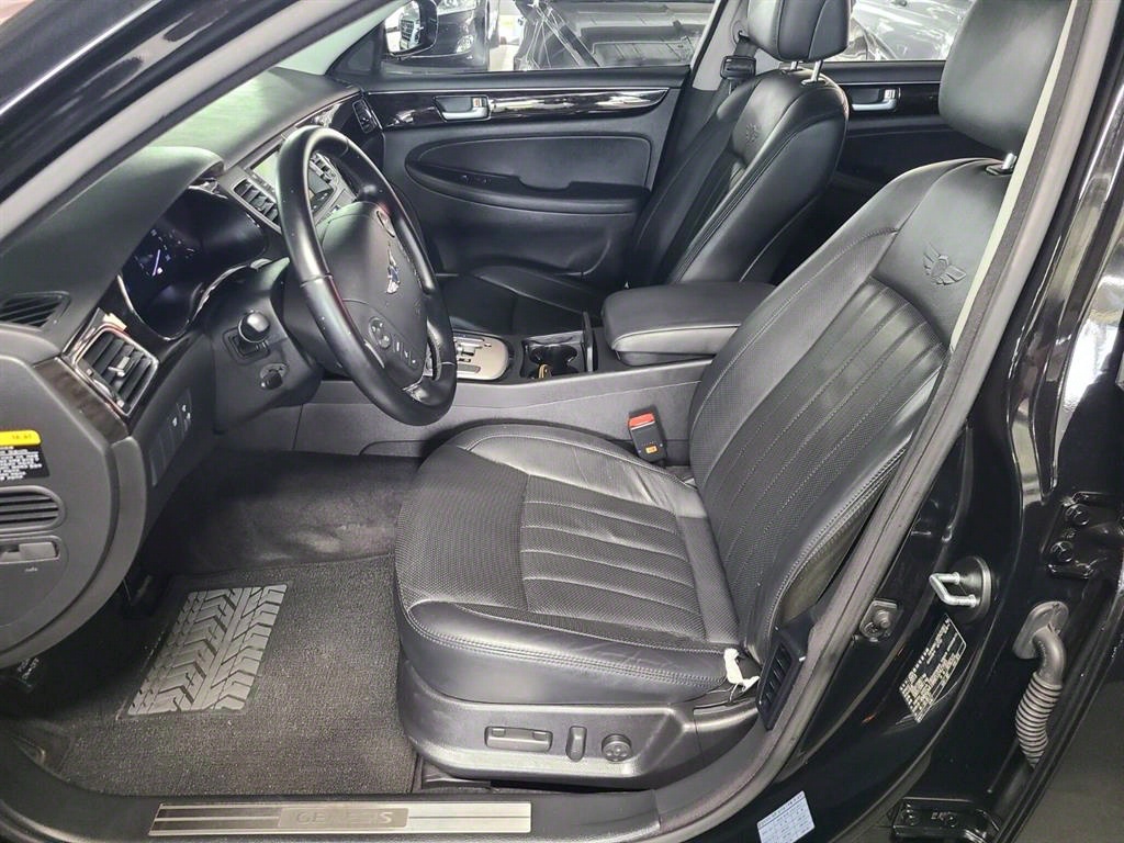 HYUNDAI Genesis - Vista 8