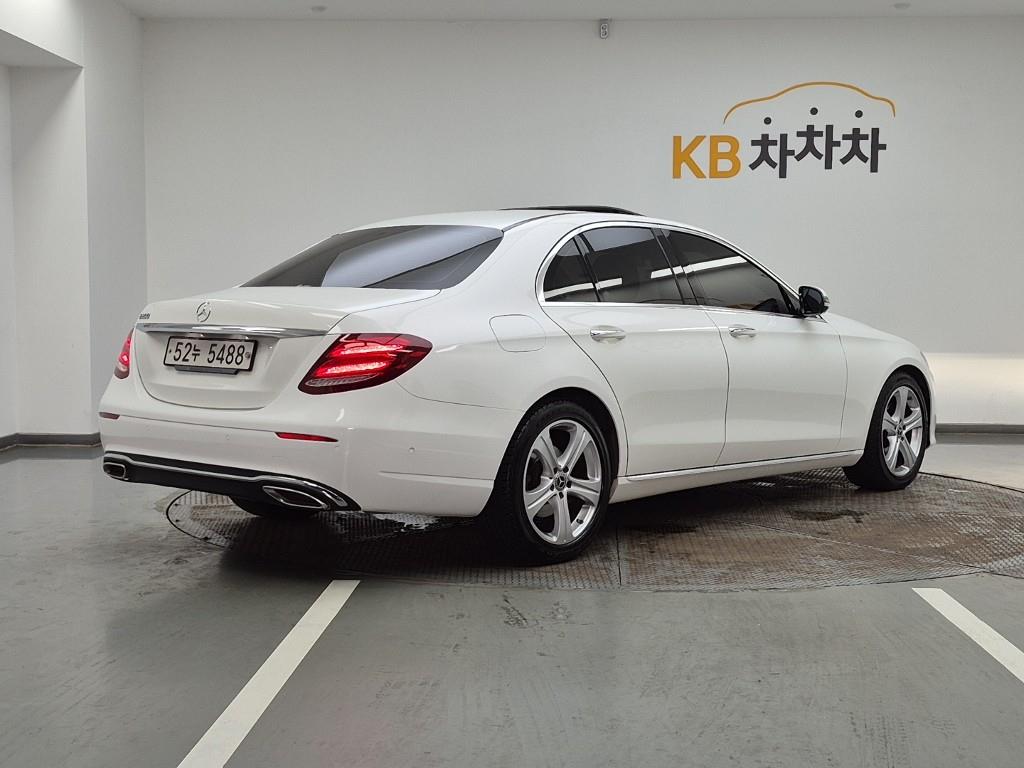 Mercedes Benz E class - Vista 4