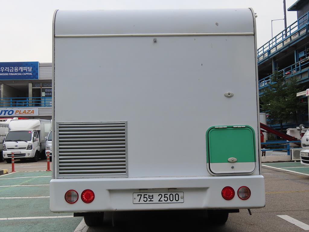 HYUNDAI Starex - Vista 6