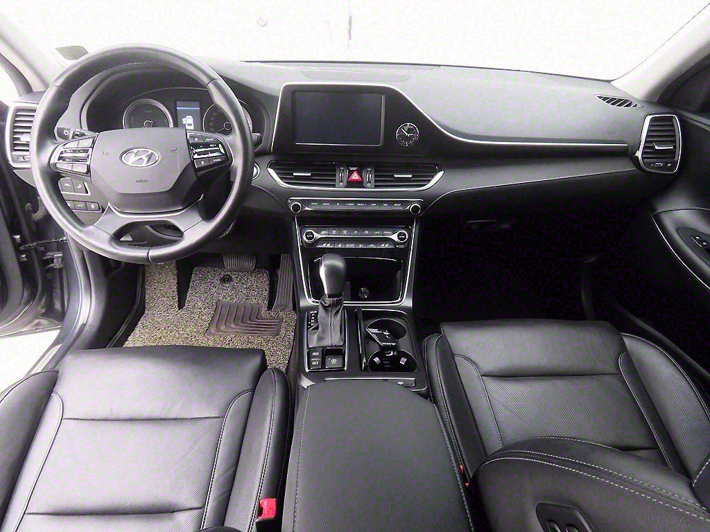 HYUNDAI Grandeur - Vista 8