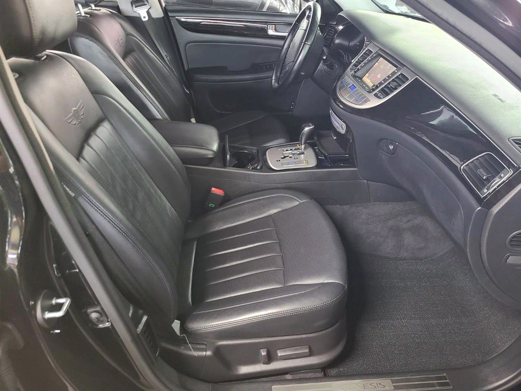 HYUNDAI Genesis - Vista 9