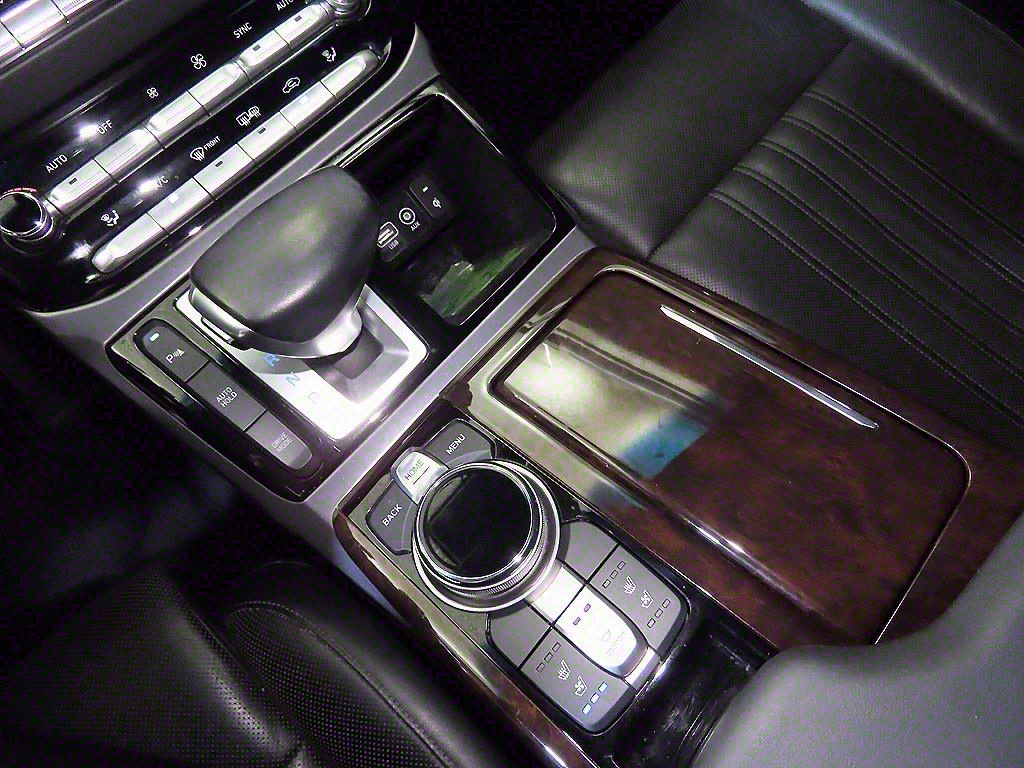 Genesis EQ900 - Vista 12