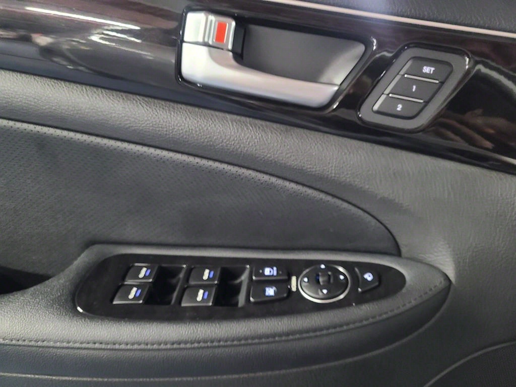 HYUNDAI Genesis - Vista 11