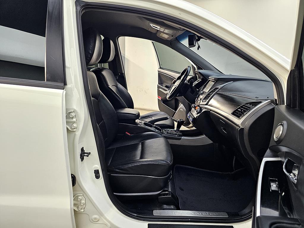 Ssangyong Korando - Vista 11