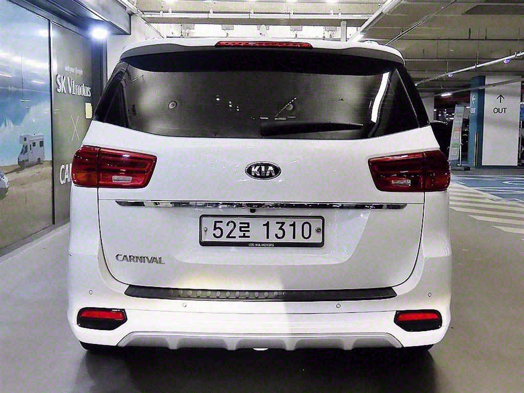 KIA Carnival - Vista 5