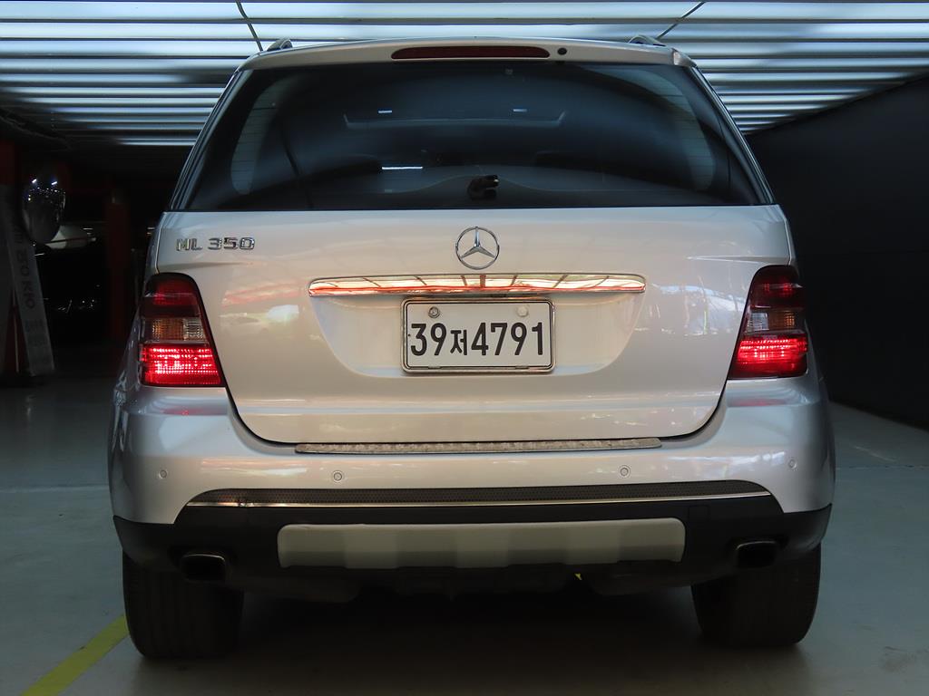 Mercedes Benz M Class - Vista 4