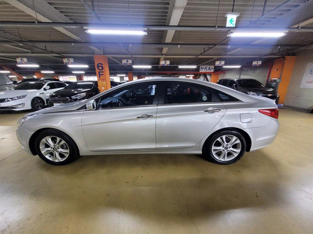 HYUNDAI Sonata - Vista 8