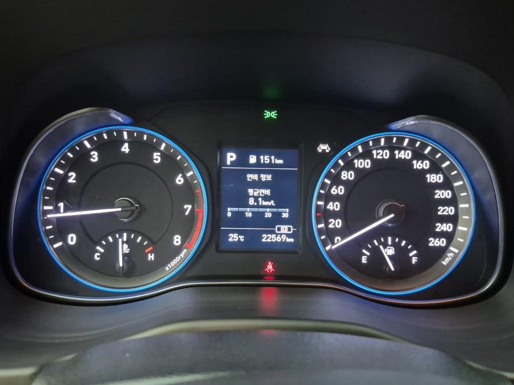 HYUNDAI Kona - Vista 7