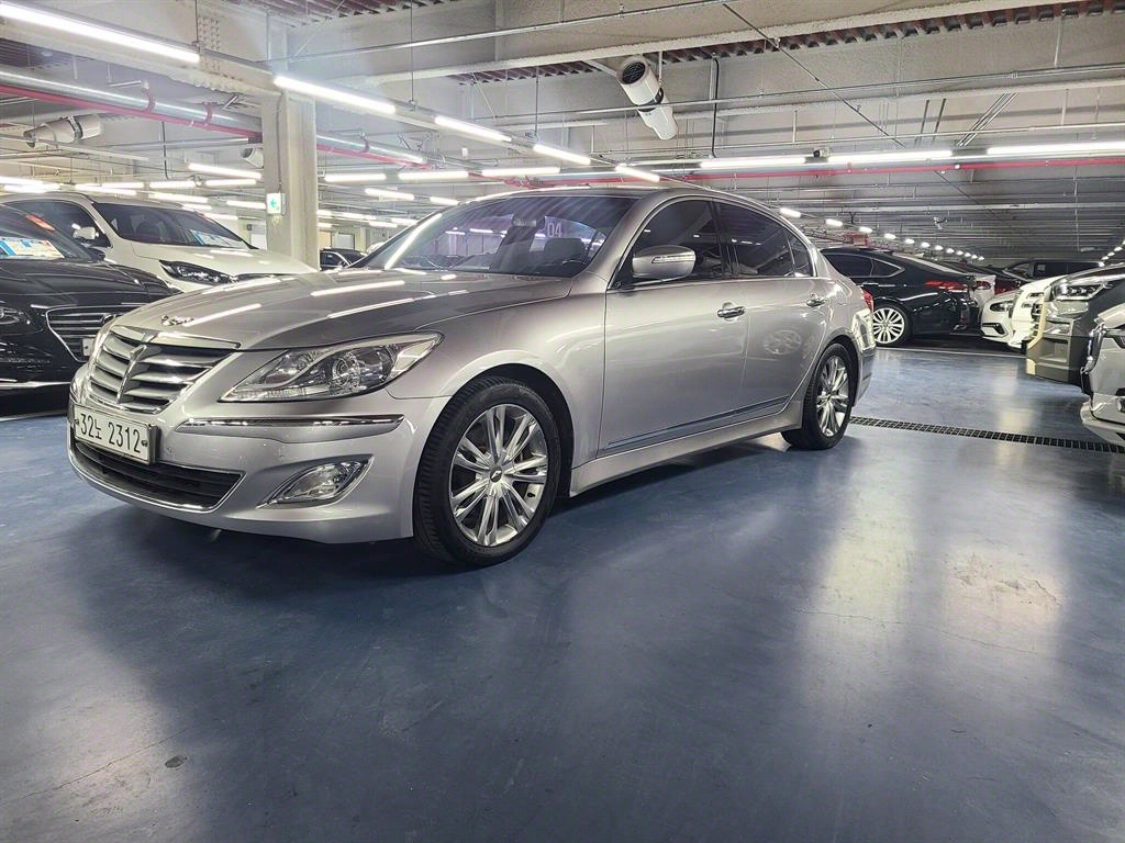 HYUNDAI Genesis - Vista 4
