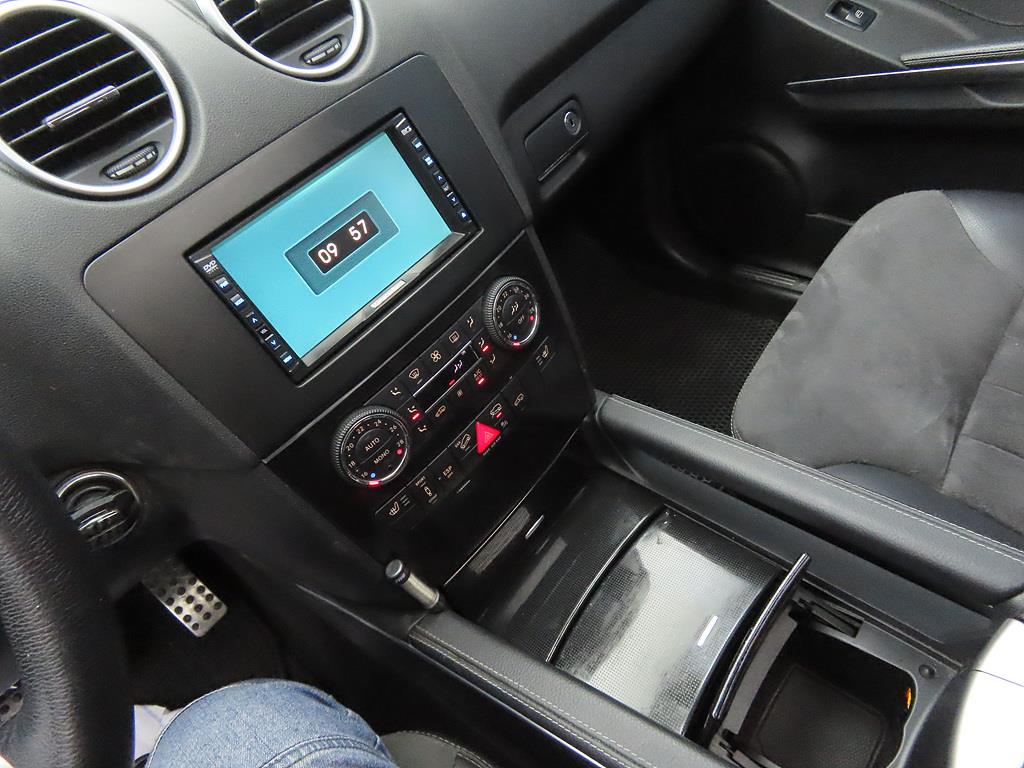 Mercedes Benz M Class - Vista 10