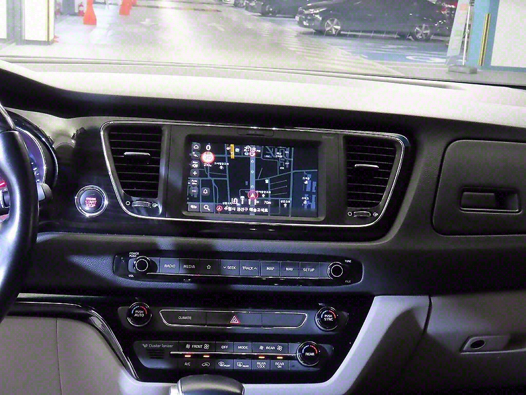 KIA Carnival - Vista 11