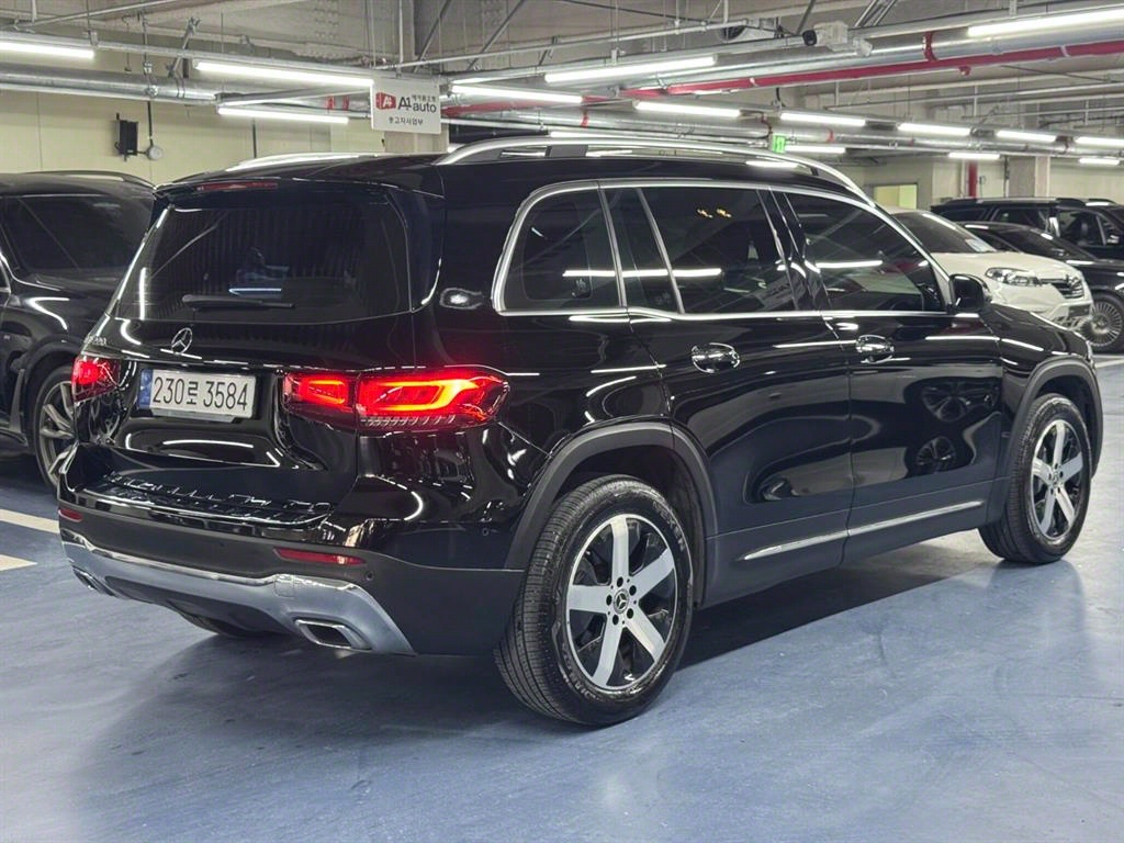 Mercedes Benz GLB Class - Vista 4