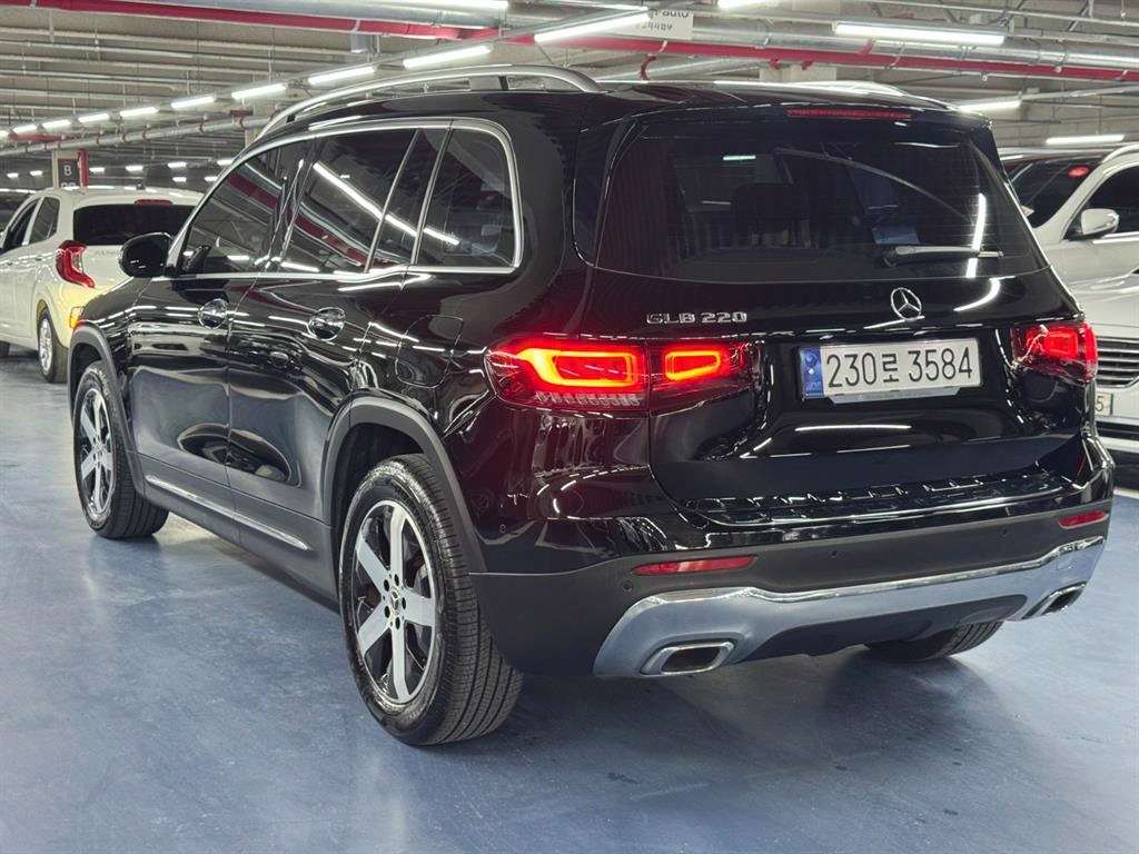 Mercedes Benz GLB Class - Vista 6