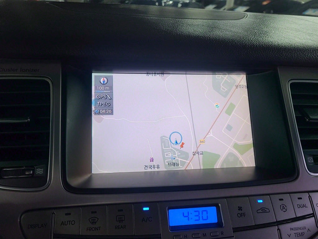 HYUNDAI Genesis - Vista 7