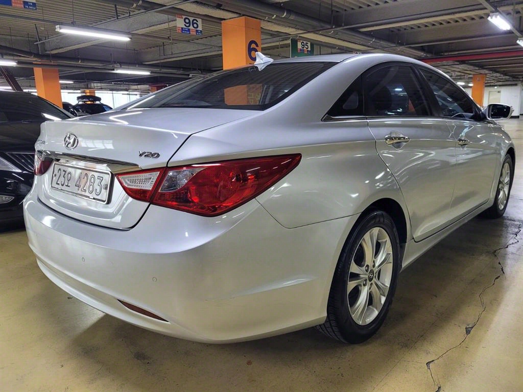 HYUNDAI Sonata - Vista 5
