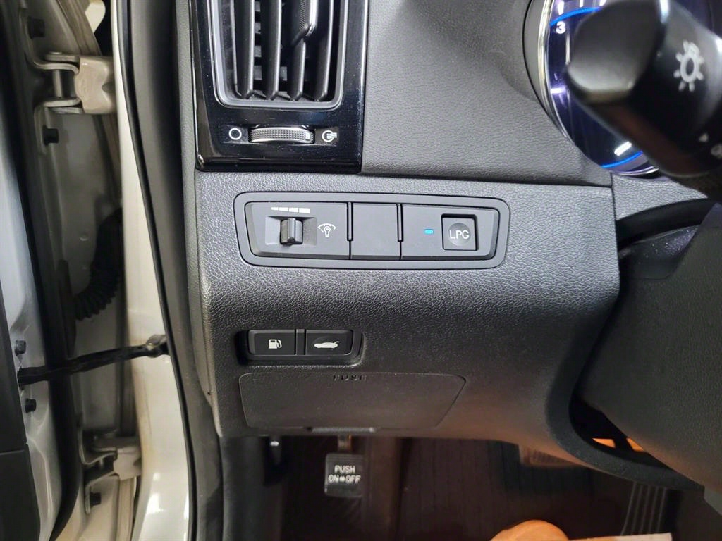 HYUNDAI Sonata - Vista 12