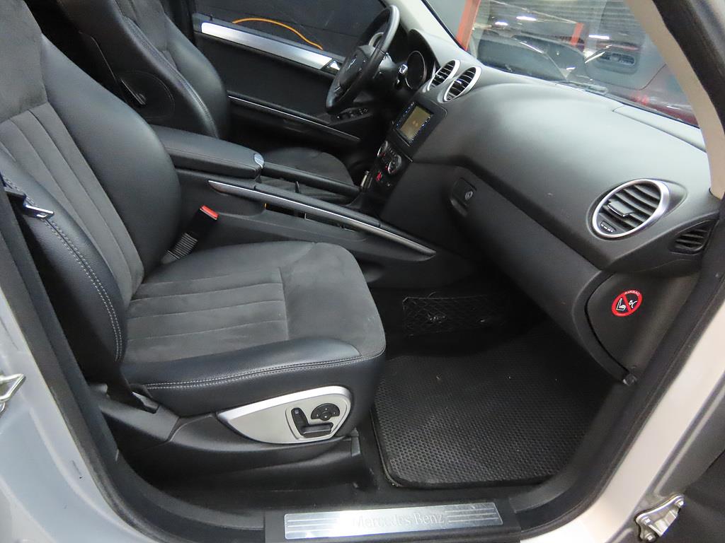 Mercedes Benz M Class - Vista 8