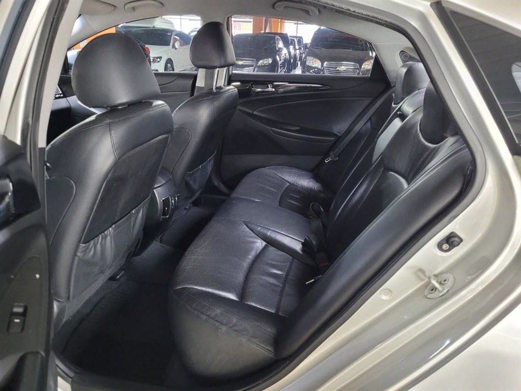 HYUNDAI Sonata - Vista 10