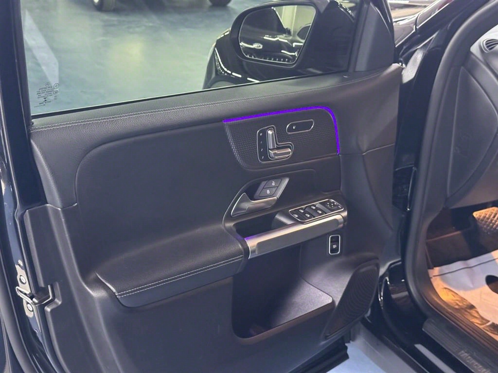 Mercedes Benz GLB Class - Vista 12