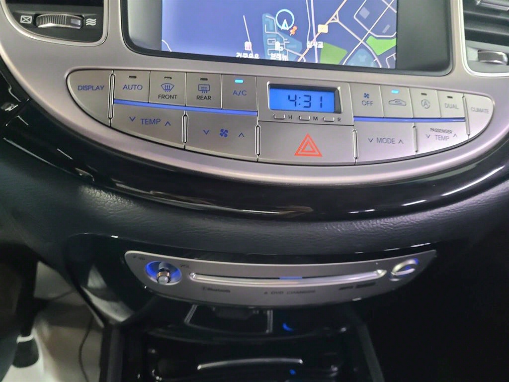 HYUNDAI Genesis - Vista 9