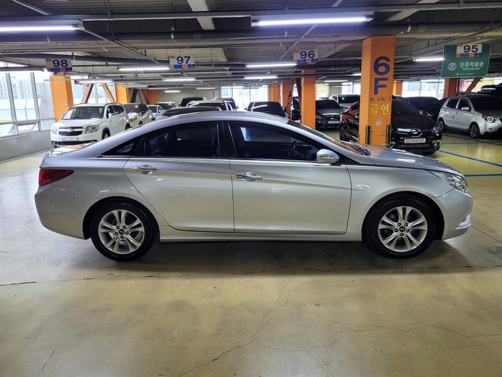 HYUNDAI Sonata - Vista 4