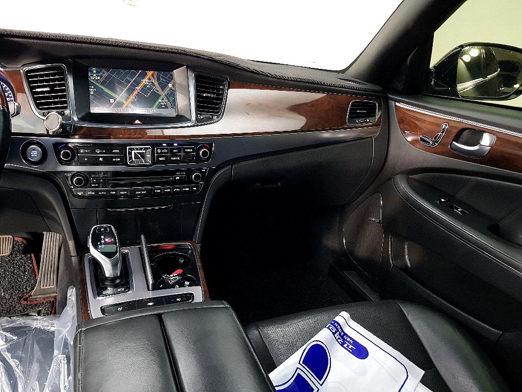 HYUNDAI Equus - Vista 10