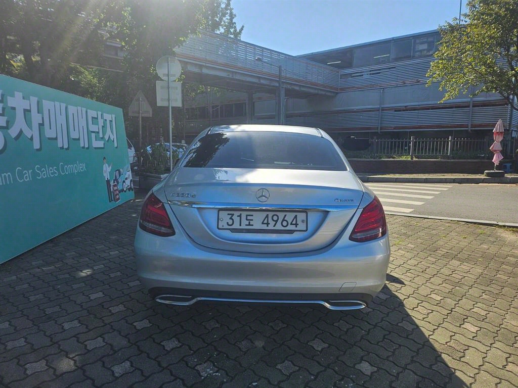 Mercedes Benz C Class - Vista 4