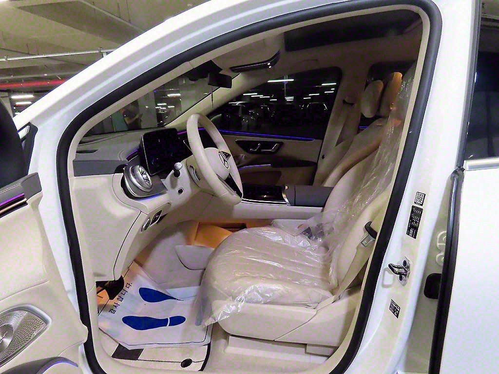 Mercedes Benz EQS - Vista 6