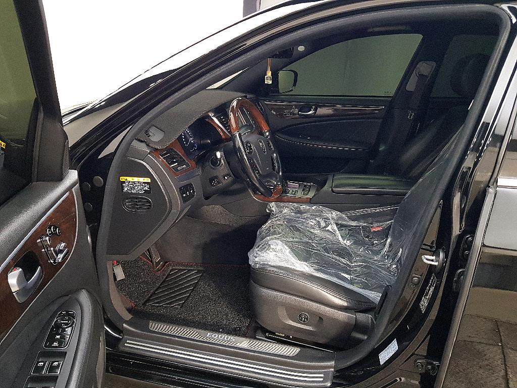 HYUNDAI Equus - Vista 8