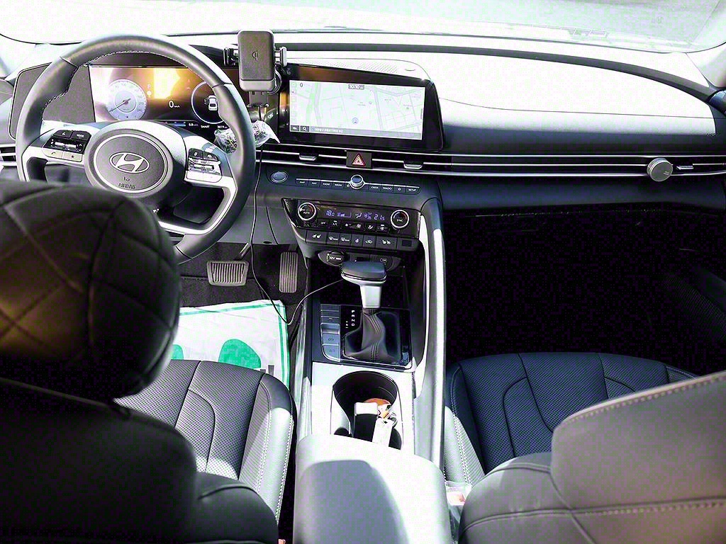 HYUNDAI Avante - Vista 9