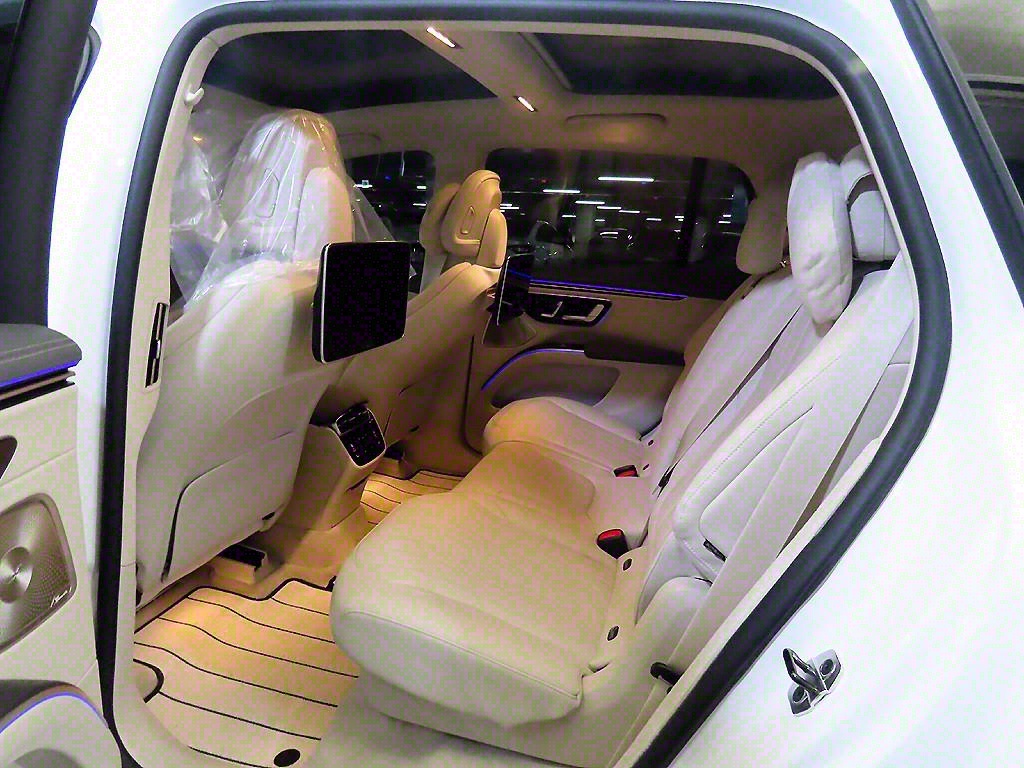 Mercedes Benz EQS - Vista 7