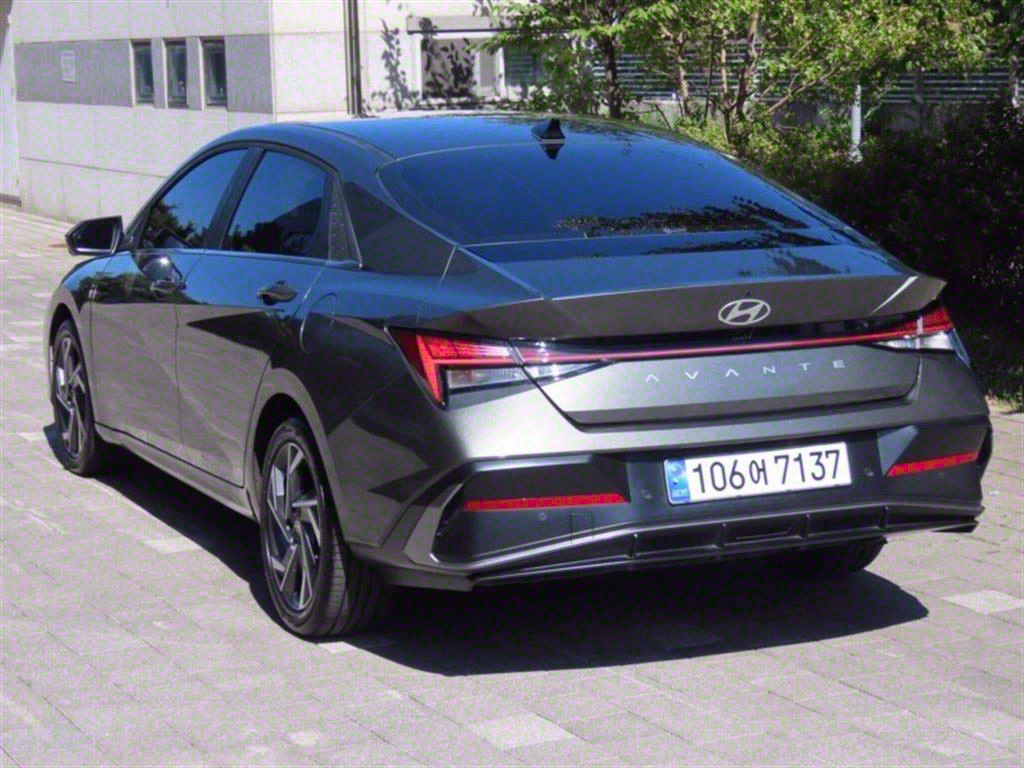HYUNDAI Avante - Vista 7